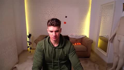 Snapshot of maxkaiden chatting on 10.19.25 MaxKaiden online show from 10.19.25
