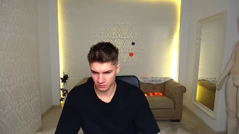 Snapshot of maxkaiden chatting on 10.20.25 MaxKaiden online show from 10.20.25