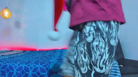 Snapshot of maxowens_oficial chatting on 12.29.24 MAX online show from 12.29.24