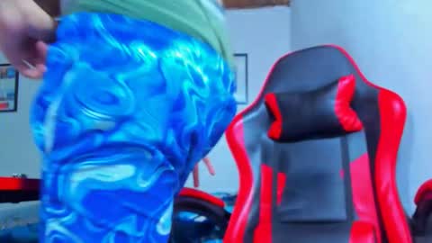 Snapshot of maxowens_oficial chatting on 09.13.25 MAX online show from 09.13.25