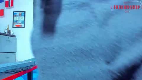 Snapshot of maxowens_oficial chatting on 09.20.25 MAX online show from 09.20.25