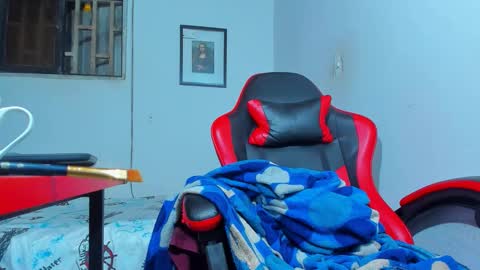 Snapshot of maxowens_oficial chatting on 11.16.25 MAX online show from 11.16.25