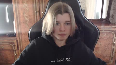 Snapshot of maxplay18 chatting on 12.12.24 Max online show from 12.12.24