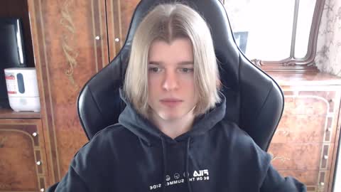 Snapshot of maxplay18 chatting on 02.22.25 Max online show from 02.22.25