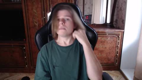 Snapshot of maxplay18 chatting on 11.03.25 Max online show from 11.03.25