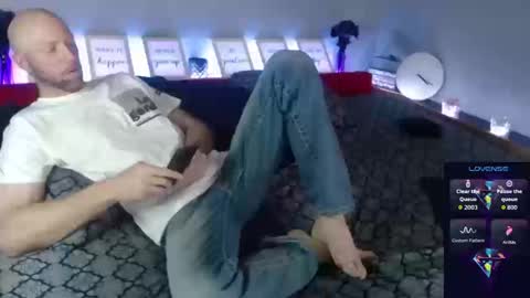 Snapshot of maxrouger chatting on 09.10.25 MaxRouger online show from 09.10.25