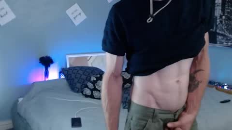 Snapshot of maxrouger chatting on 10.05.25 MaxRouger online show from 10.05.25