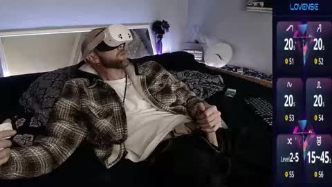 Snapshot of maxrouger chatting on 10.12.25 MaxRouger online show from 10.12.25