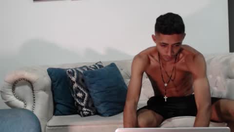 maxwolf18 online show from 10.21.25