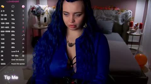 Maya Mils online show from 11.04.25