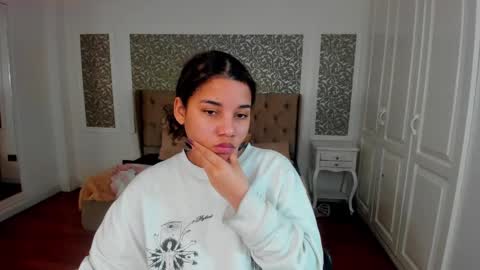 Snapshot of mayaa_ross chatting on 09.25.25 Maya online show from 09.25.25