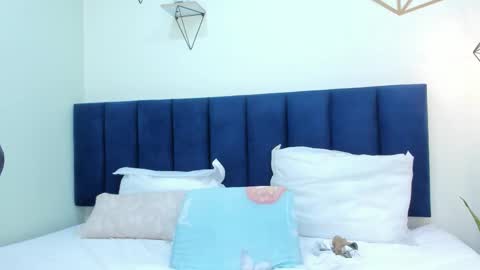 Snapshot of mayaevansmg chatting on 11.27.25 SOFIA online show from 11.27.25