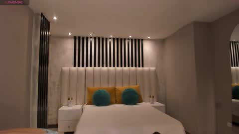 Snapshot of mayahoffman_ chatting on 11.20.25 M A Y A H O F F M A N online show from 11.20.25