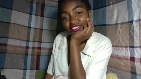 Snapshot of mayajadorelie chatting on 09.10.25 charlesia online show from 09.10.25