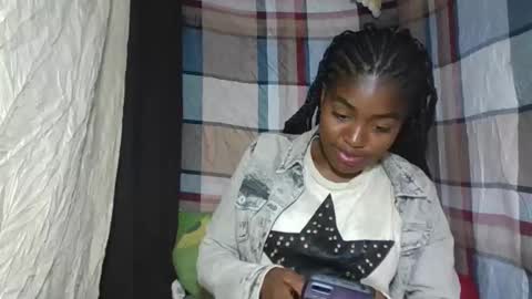 Snapshot of mayajadorelie chatting on 09.19.25 charlesia online show from 09.19.25