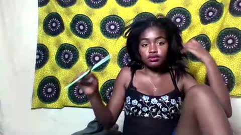 Snapshot of mayajadorelie chatting on 09.29.25 charlesia online show from 09.29.25