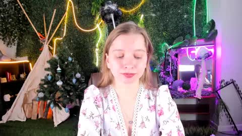 Snapshot of mayasinabon chatting on 12.15.24 mayasinabon online show from 12.15.24