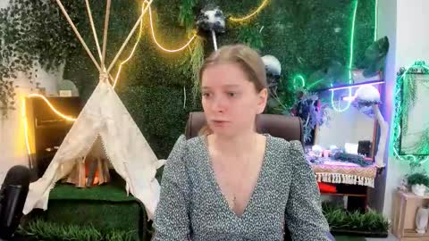 Snapshot of mayasinabon chatting on 10.11.25 mayasinabon online show from 10.11.25