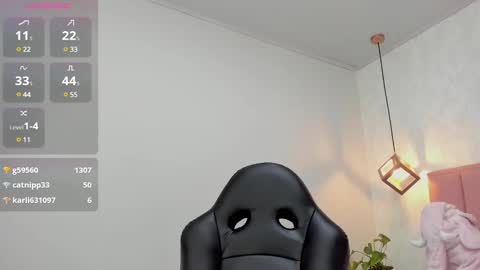 Snapshot of mayroberts chatting on 01.11.25 MAY online show from 01.11.25