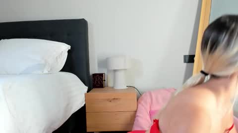 Snapshot of mazekyn chatting on 11.29.25 mazekyn online show from 11.29.25