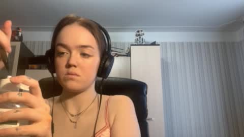 Hello Lisa here   Help me to make 50 thumbs up 333 online show from 10.15.25