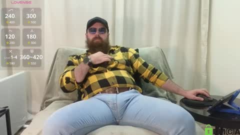 Snapshot of meaty_roll chatting on 01.05.25 Meaty Roll online show from 01.05.25