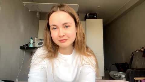 Snapshot of meehunte chatting on 11.23.25 Olivia online show from 11.23.25