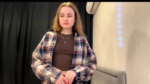 Snapshot of meehunte chatting on 11.25.25 Olivia online show from 11.25.25