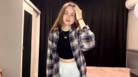 Snapshot of meehunte chatting on 11.26.25 Olivia online show from 11.26.25