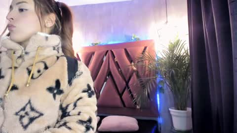    online show from 01.03.25