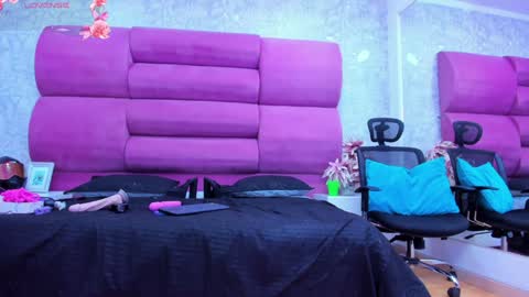 Snapshot of meganfoxxi_ chatting on 12.11.24 MeganFOXXI online show from 12.11.24