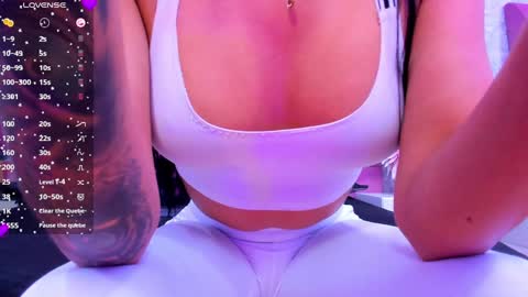 Snapshot of meganfoxxi_ chatting on 01.04.25 MeganFOXXI online show from 01.04.25