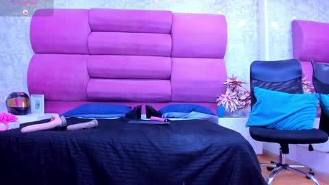 Snapshot of meganfoxxi_ chatting on 01.28.25 MeganFOXXI online show from 01.28.25