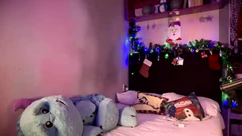 Snapshot of meganthompsonn chatting on 12.24.24 Megan online show from 12.24.24