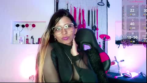 Snapshot of meggan_greey chatting on 01.26.25 Your best slave  online show from 01.26.25