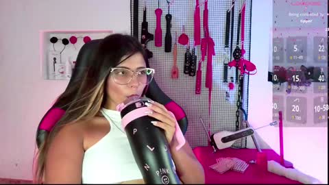 Snapshot of meggan_greey chatting on 02.05.25 Your best slave  online show from 02.05.25
