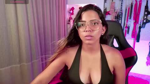 Snapshot of meggan_greey chatting on 09.17.25 Your best slave  online show from 09.17.25