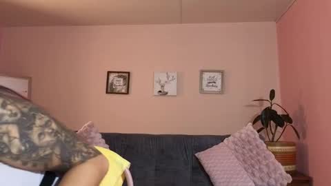 Snapshot of mei_naughtycat chatting on 10.04.25 Mei online show from 10.04.25
