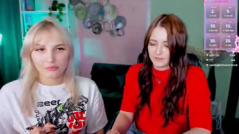 Snapshot of melani_bumm chatting on 09.18.25 melani_bumm online show from 09.18.25