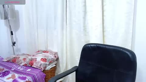 Snapshot of melaniacosta chatting on 12.25.24 melani online show from 12.25.24