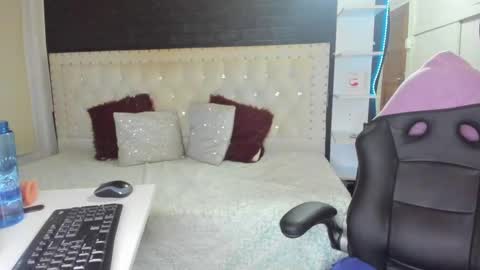 Melanie  online show from 03.11.25