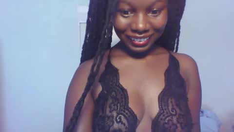 Snapshot of melanin_sassy96 chatting on 01.11.25 bad lil shawry online show from 01.11.25