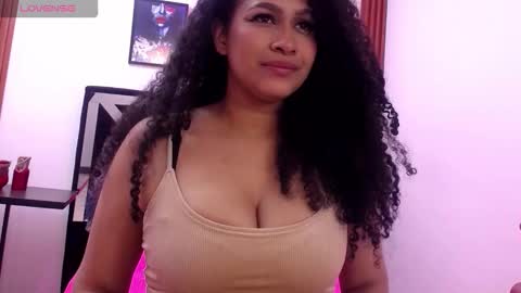 Snapshot of melany_garden chatting on 10.01.25 LAURA online show from 10.01.25