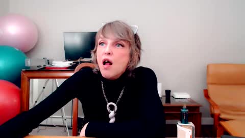 Snapshot of melhoho chatting on 11.03.25 Snow Hobot online show from 11.03.25