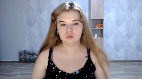 Snapshot of melina_beauty chatting on 10.21.25 Melina online show from 10.21.25