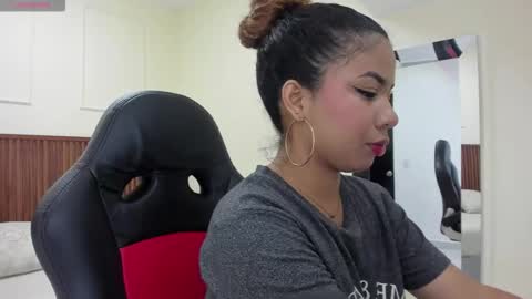 M E L I N A  online show from 11.05.25