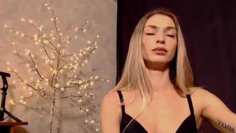 mell_chik online show from 12.04.25