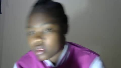 Snapshot of mellcy chatting on 01.18.25 mell online show from 01.18.25