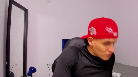 Snapshot of mellow_cole chatting on 11.04.25 Mellow Baby online show from 11.04.25