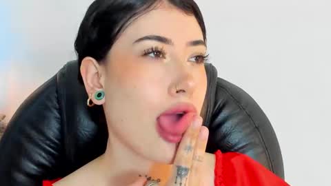 Snapshot of melody_suarez chatting on 12.04.24 MELODY online show from 12.04.24